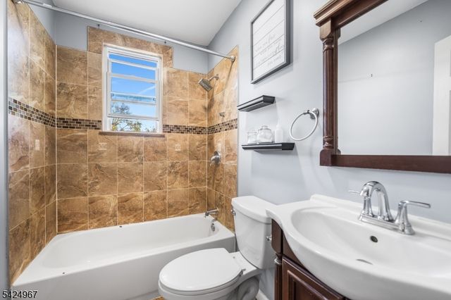 42 Lake St, East Orange City, NJ 07017