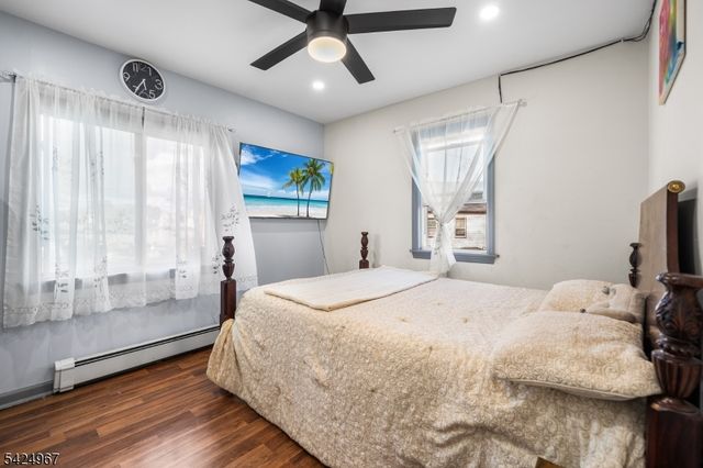 42 Lake St, East Orange City, NJ 07017