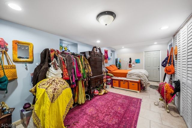 42 Lake St, East Orange City, NJ 07017
