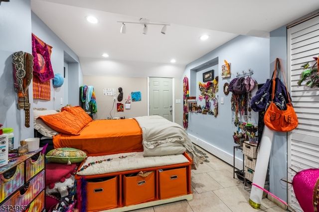 42 Lake St, East Orange City, NJ 07017