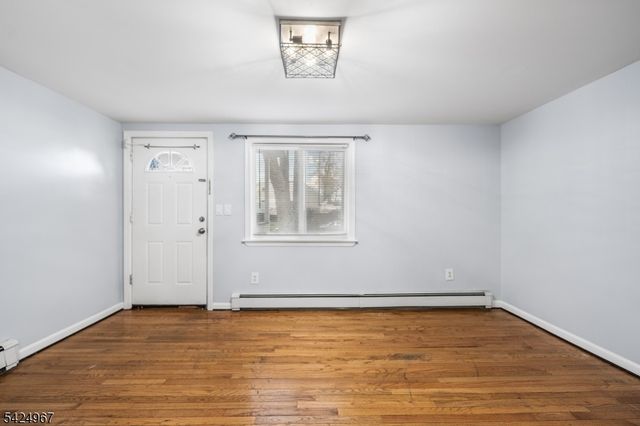 42 Lake St, East Orange City, NJ 07017