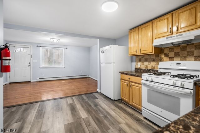 42 Lake St, East Orange City, NJ 07017