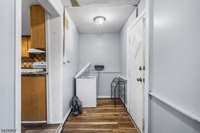 42 Lake St, East Orange City, NJ 07017