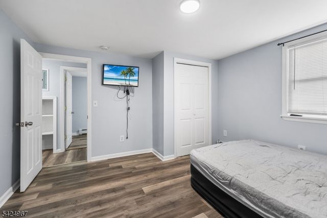 42 Lake St, East Orange City, NJ 07017