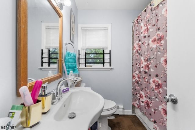 42 Lake St, East Orange City, NJ 07017