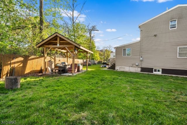 42 Lake St, East Orange City, NJ 07017