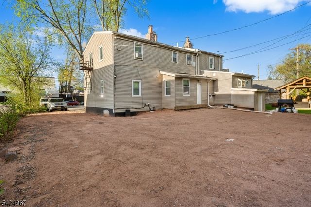 42 Lake St, East Orange City, NJ 07017