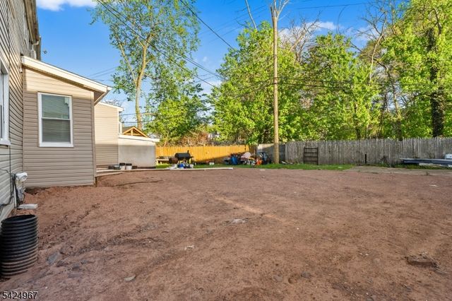 42 Lake St, East Orange City, NJ 07017