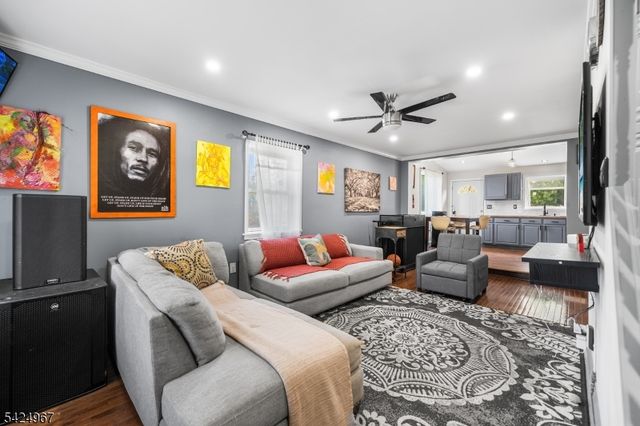 42 Lake St, East Orange City, NJ 07017