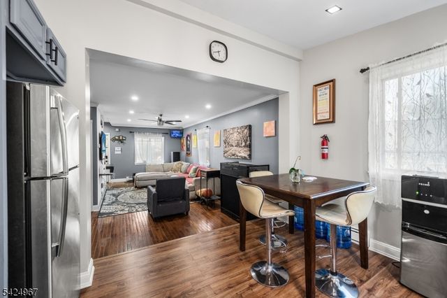 42 Lake St, East Orange City, NJ 07017