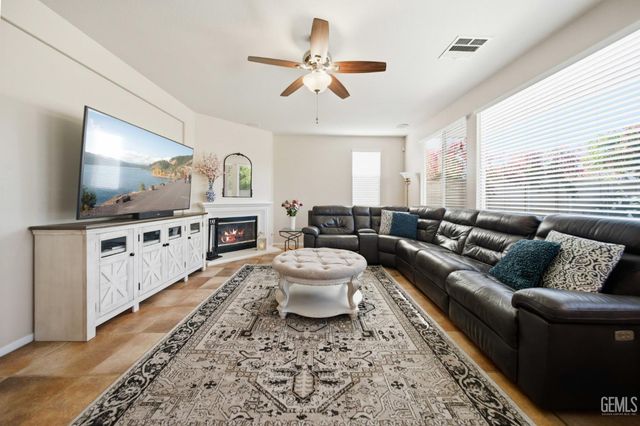 6545 Teasdale Street, Lancaster, CA 93536