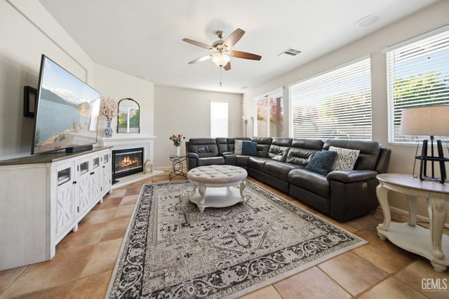 6545 Teasdale Street, Lancaster, CA 93536