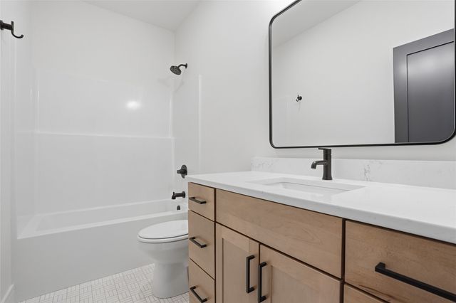 411 MacBride Trail, Solon, IA 52333