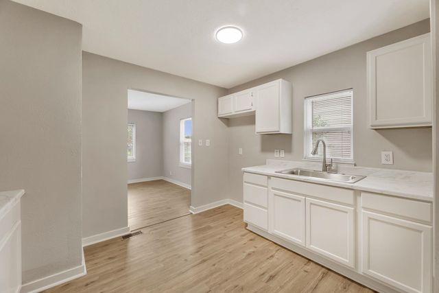 1621 S Hydraulic St, Wichita, KS 67211