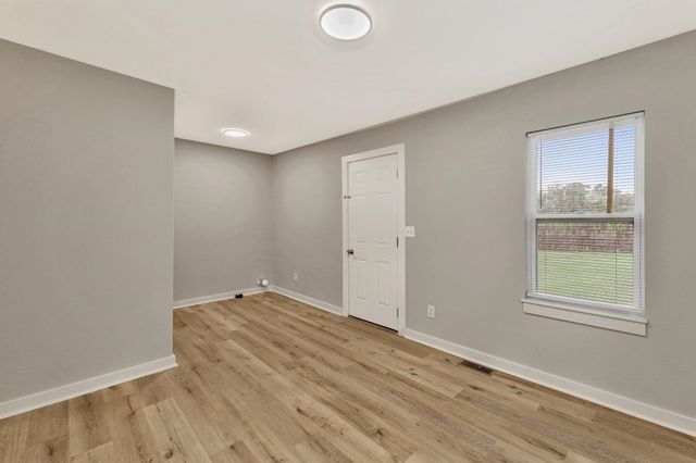 1621 S Hydraulic St, Wichita, KS 67211