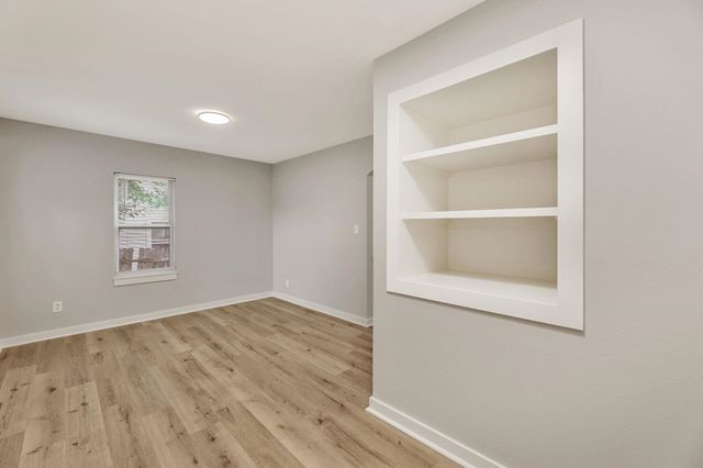 1621 S Hydraulic St, Wichita, KS 67211