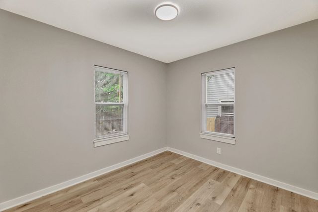 1621 S Hydraulic St, Wichita, KS 67211