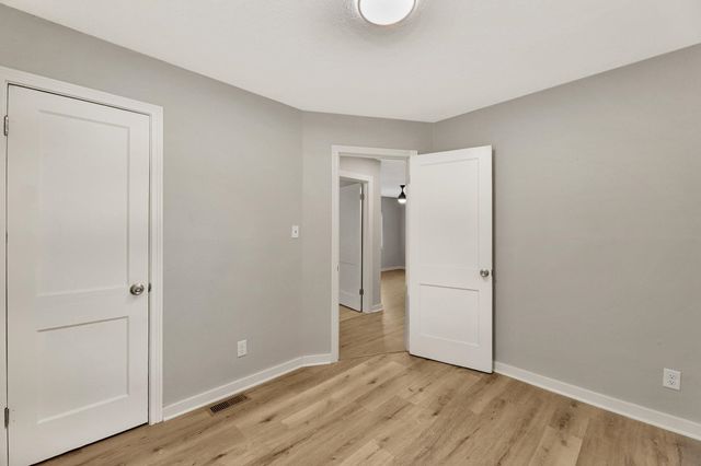 1621 S Hydraulic St, Wichita, KS 67211