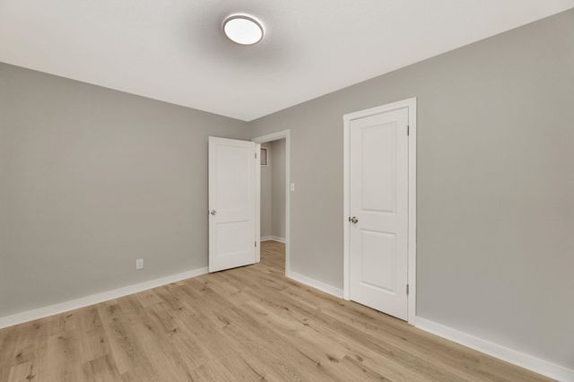 1621 S Hydraulic St, Wichita, KS 67211