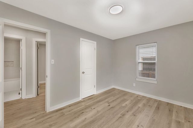 1621 S Hydraulic St, Wichita, KS 67211