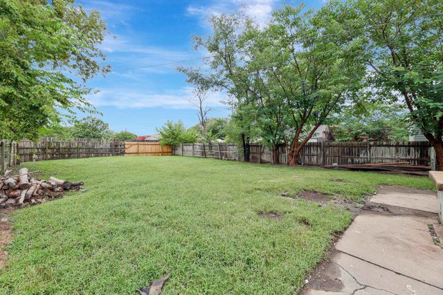 1621 S Hydraulic St, Wichita, KS 67211