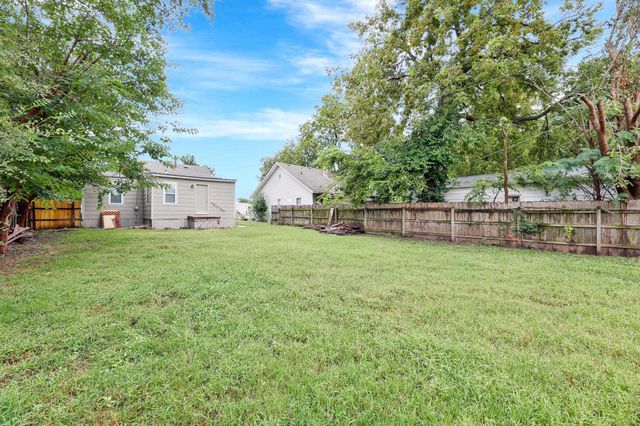 1621 S Hydraulic St, Wichita, KS 67211