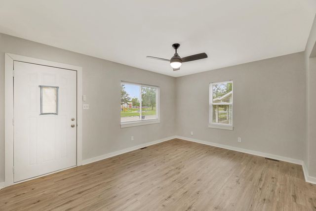 1621 S Hydraulic St, Wichita, KS 67211