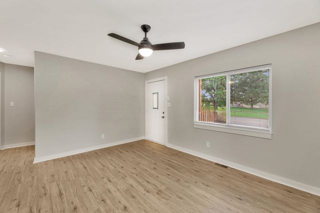 1621 S Hydraulic St, Wichita, KS 67211