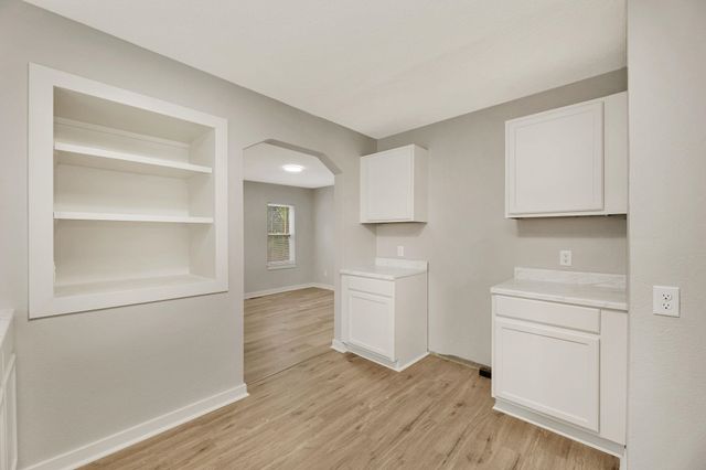 1621 S Hydraulic St, Wichita, KS 67211