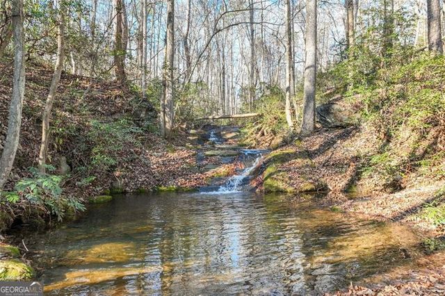 9384 SKITTS MOUNTAIN Drive, Lula, GA 30554
