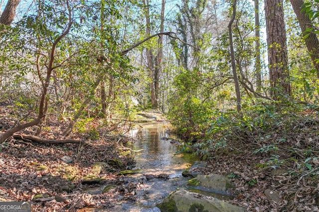 9384 SKITTS MOUNTAIN Drive, Lula, GA 30554
