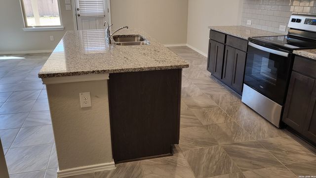 2440 Ayers Dr, Seguin, TX 78155