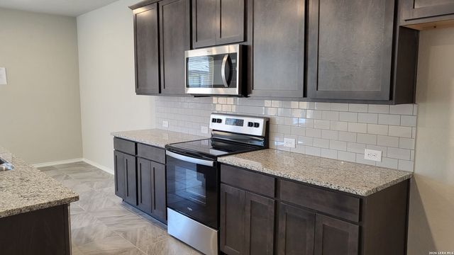 2440 Ayers Dr, Seguin, TX 78155