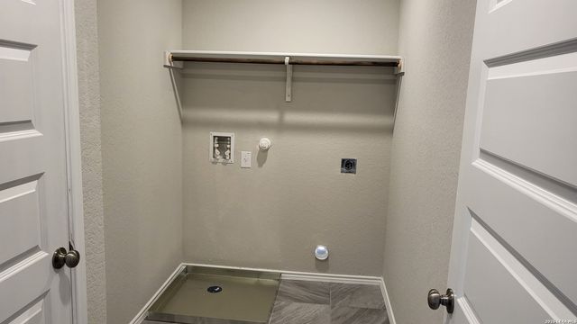 2440 Ayers Dr, Seguin, TX 78155