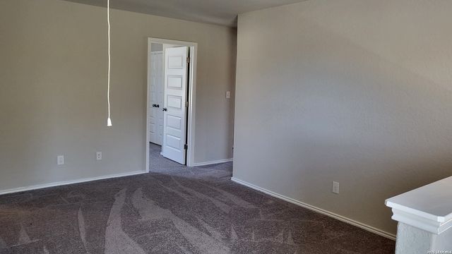 2440 Ayers Dr, Seguin, TX 78155