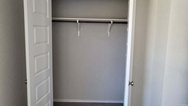 2440 Ayers Dr, Seguin, TX 78155