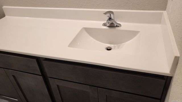 2440 Ayers Dr, Seguin, TX 78155