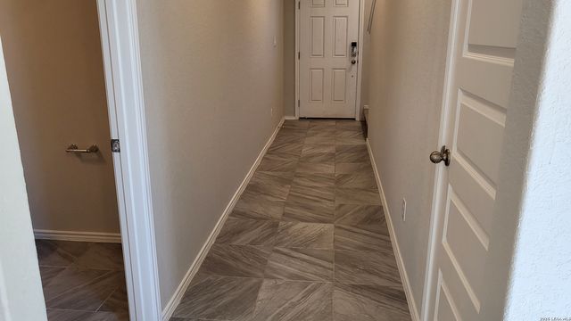 2440 Ayers Dr, Seguin, TX 78155