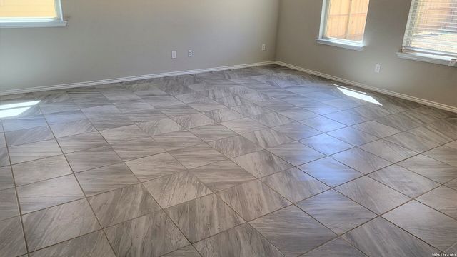 2440 Ayers Dr, Seguin, TX 78155