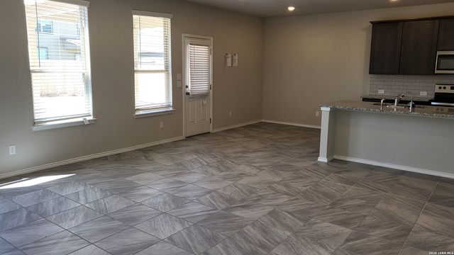 2440 Ayers Dr, Seguin, TX 78155