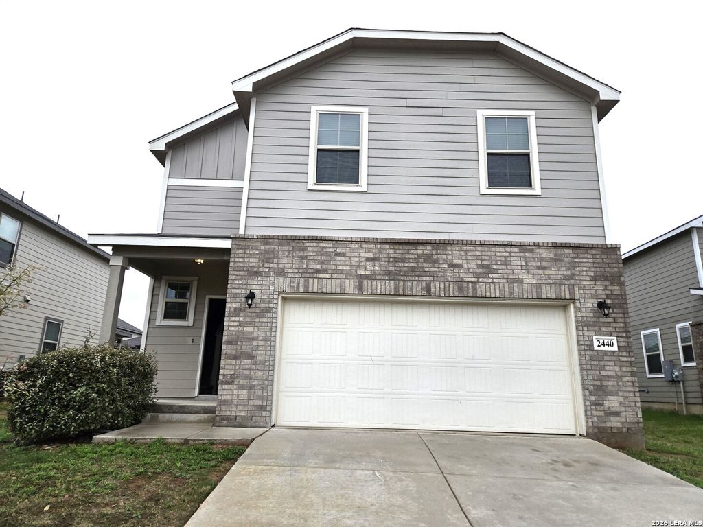 2440 Ayers Dr, Seguin, TX 78155