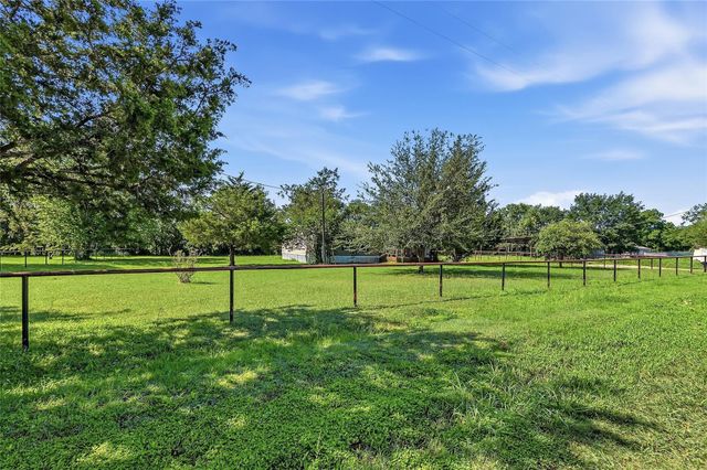 1027 Private Road 4041, Dime Box, TX 77853