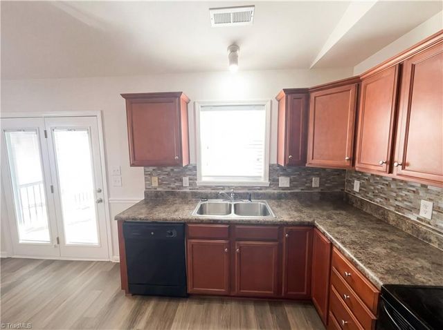 5757 Fox Chase Drive, Winston-salem, NC 27105