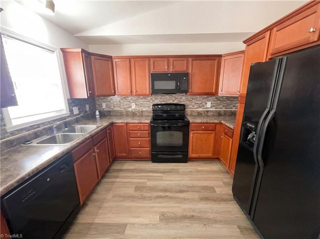 5757 Fox Chase Drive, Winston-salem, NC 27105