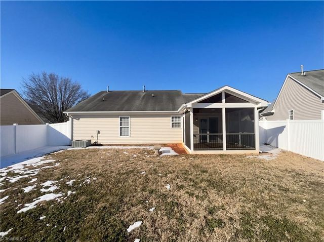 5757 Fox Chase Drive, Winston-salem, NC 27105