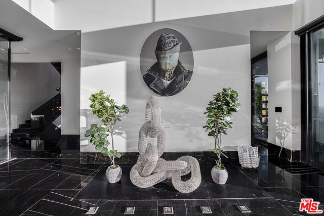 1369 Londonderry Place, West Hollywood, CA 90069