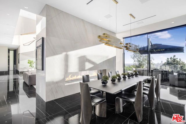 1369 Londonderry Place, West Hollywood, CA 90069