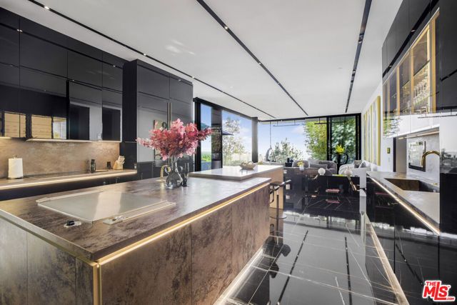 1369 Londonderry Place, West Hollywood, CA 90069