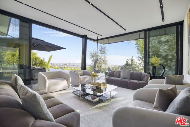 1369 Londonderry Place, West Hollywood, CA 90069