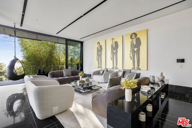 1369 Londonderry Place, West Hollywood, CA 90069